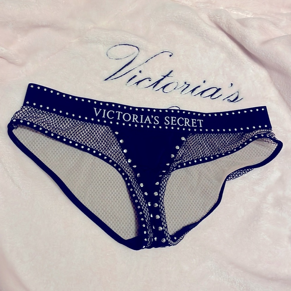 Victoria’s Secret Balmain Paris hiphugger size medium cream with black